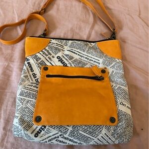 Maurizio Taiuti Leather Made in Italy Newspaper Messenger Bag
Like new